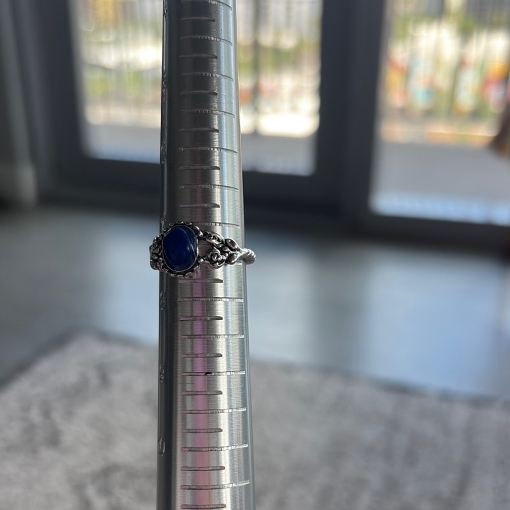 Silver Ring with faux sapphire blue stone vintage design - Picture 6 of 7